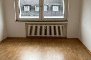 3 Zimmer-Wohnung mit Balkon in ruhiger und dennoch zentraler Lage! – Spichernstr.  37, 45138 Huttrop, Essen – Vorschaubild 2