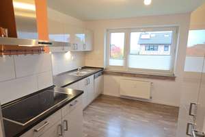 Moderne helle geräumige 3,5 Zimmerwohnung mit Fenster in Bad und Küche