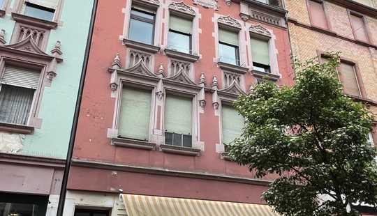 Bild von Gepflegtes Mehrfamilienhaus mit Ladenfläche in Höchst