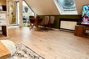 -Von Privat- Ideal für Single o.jungem Paar,ca.70m² DG-Wohnung, mit EBK,Gäste-WC,Mamorbad,Dachbalkon – Am Falkenberg 3, 51381 Leverkusen – Vorschaubild 2