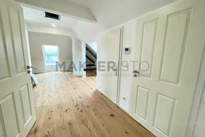 **Erstbezug: Kleine 2-Zimmer-Dachgeschosswohnung mit Fußbodenheizung & Dachterrasse**