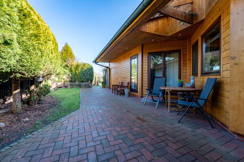 Immobilie in Worpswede - Charmantes Holzbohlenhaus mit Einliegerwohnung und großem Garten - Bild 2