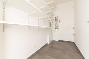 Sonnige & hochwertige 4 Zimmer mit drei Balkonen | Kamin | Parkett | Fußbodenheizung | Aufzug – Die vollständige Adresse der Immobilie erhältst du vom Anbieter., 4105 Zentrum-Nord, Leipzig – Vorschaubild 24