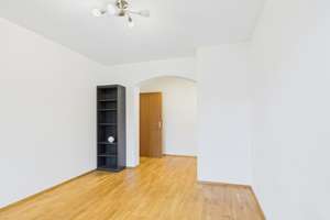 REIHENECKHAUS MIT CHARME, GARTEN, DOPPELGARAGE & VIEL PLATZ FÜR DIE FAMILIE IN GILCHING  – Die vollständige Adresse der Immobilie erhältst du vom Anbieter., 82205 Gilching – Vorschaubild 8