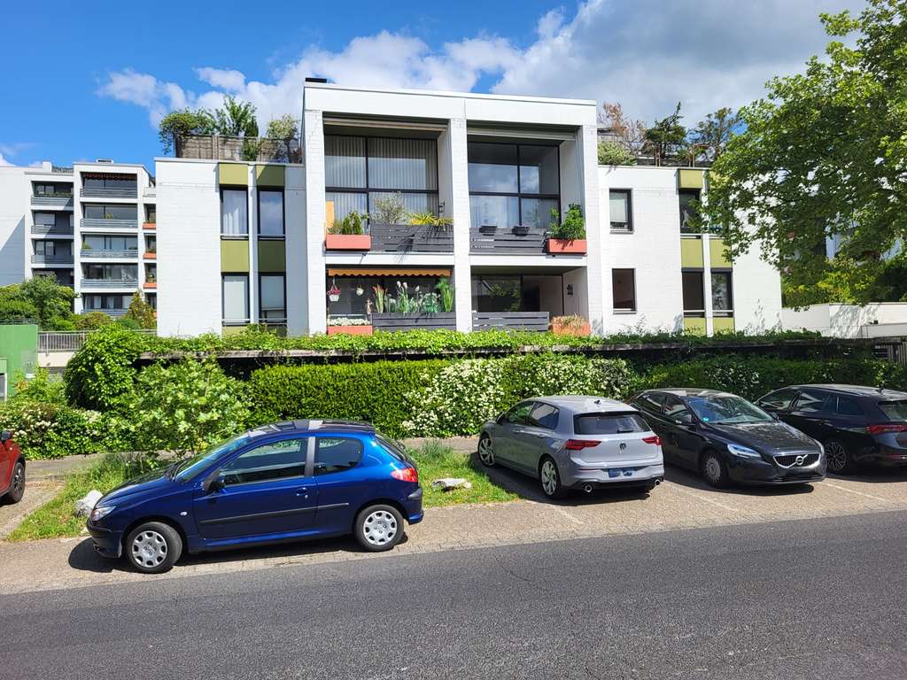 Großzügige 4-Zimmer-Wohnung mit Balkon und TG-Stellplatz in Unterfeldhaus