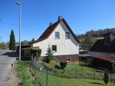 Solides Einfamilienhaus mit Werkstatt, Garten und viel Potenzial