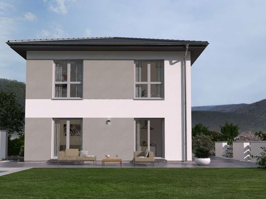 SACHLICHES EIN­FA­MI­LI­EN­HAUS GEPAART MIT NÜTZLICHER FUNKTIONALITÄT - SV11