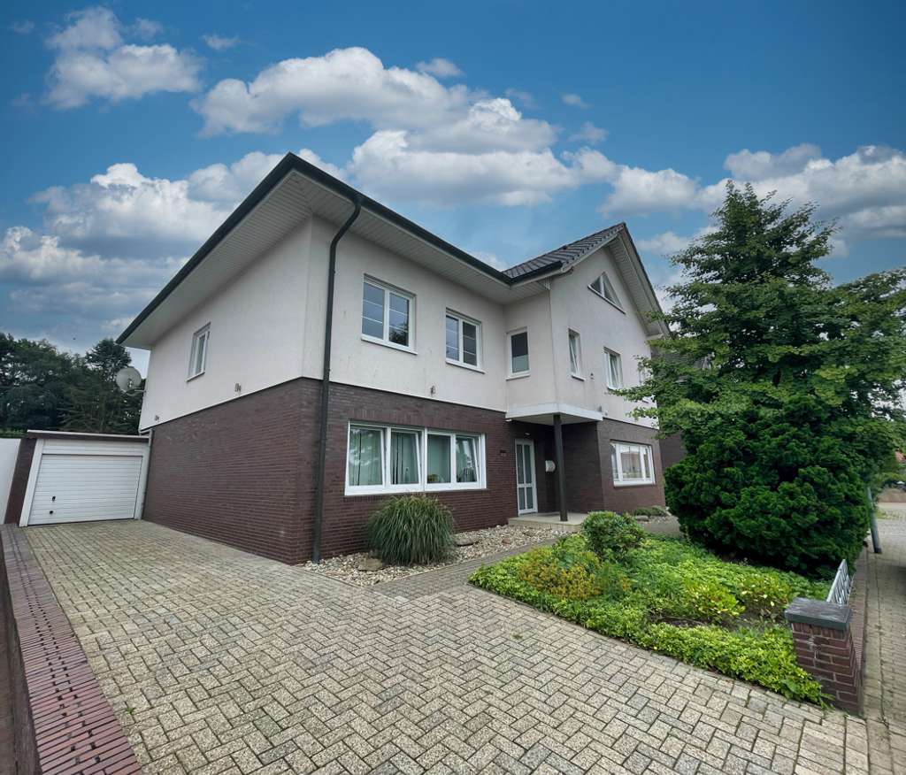 Immobilie in Cloppenburg - Zuhause mit Wow-Effekt! Zweifamilienhaus in Top-Lage von Cloppenburg! - Bild 1