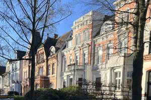 Adresslage Alster: Blumenstraße/ Agnestraße – Penthouseflair mit großem Südwestbalkon – Die vollständige Adresse der Immobilie erhältst du vom Anbieter., 22301 Winterhude, Hamburg – Vorschaubild 1
