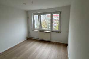 schöne 2-Zimmer-Wohnung mit Balkon, Laminat und Badewanne – Helsinkier Straße 15, 18107 Rostock – Vorschaubild 2