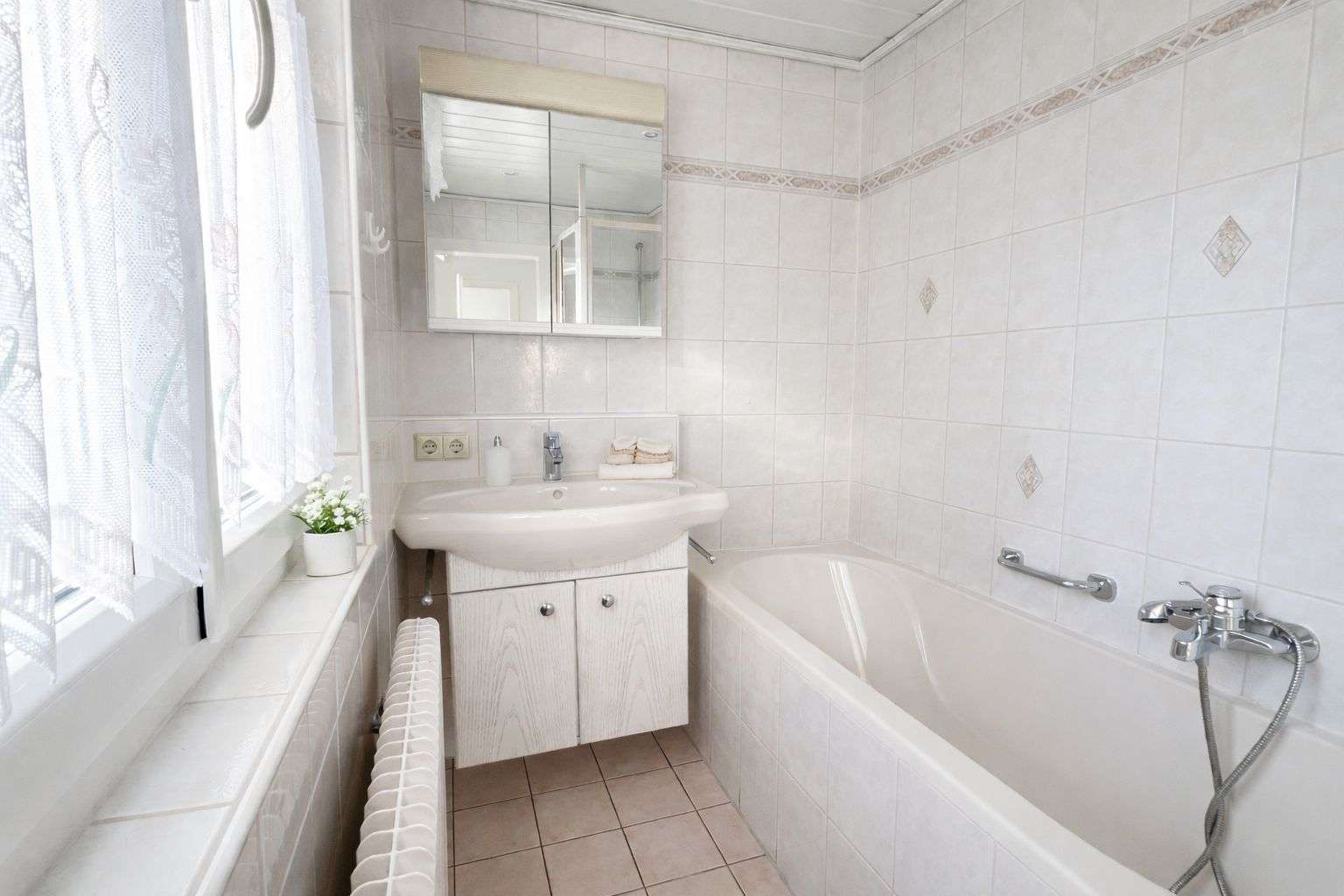 Immobilie in Bisingen - Charmantes Wohnensemble mit großem Grundstück in Bisingen-Wessingen - Bild 2