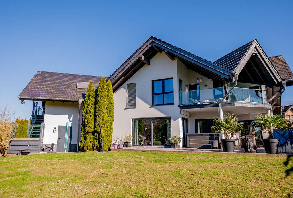 Immobilie in Beselich - Neuwertiges EFH in idyllischer und ruhiger Wohnlage - Nähe Limburg - Bild 1