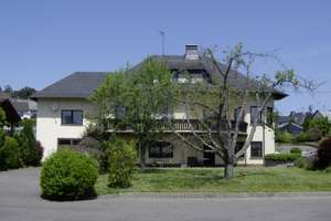 Großzügiges Einfamilienhaus mit großem Hof und möglicher Einliegerwohnung