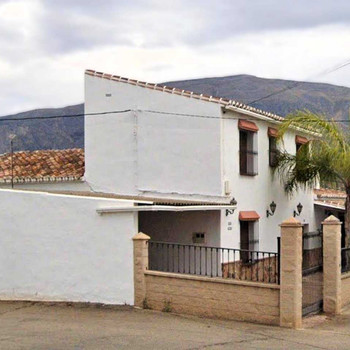 HAUS IN ALORA VON 370M2 MIT GRUNDSTÜCK VON 5600M2