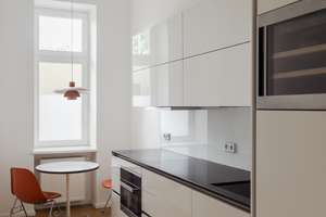 Stilvolle Altbauwohnung mit Fischgrätparkett und Warendorf-Küche – Kopenhagener Strasse 36A, 10437 Prenzlauer Berg, Berlin – Vorschaubild 4