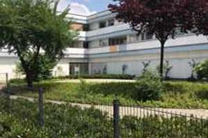 1-Zimmer Wohnung mit Balkon direkt am Schweizer Platz – Engadinerstr. 2, 81475 Fürstenried-West, München – Vorschaubild 1