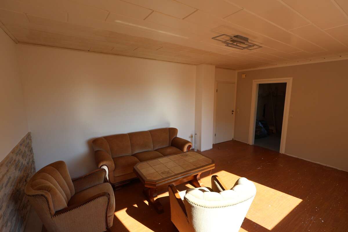 Immobilie in Hüllhorst - Einfamilienhaus mit Potenzial – ruhige Lage, nur ein Nachbar - Bild 3