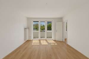 Helles schönes Apartment mit Balkon- in Giesing an der U-Bahn St.-Quirin Platz