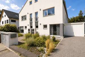 Wohnen im Grünen: Moderne KfW 55 Doppelhaushälfte mit großem Garten in begehrter Lage München-Aubing