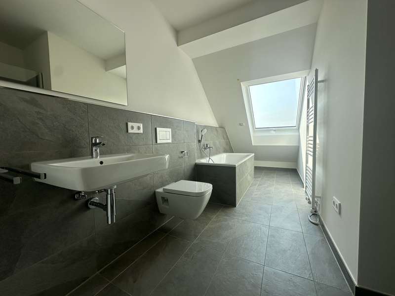 **Erstbezug** Helle 4-Raum-Wohnung mit Loggia in Dresden-Friedrichstadt - Photo 3