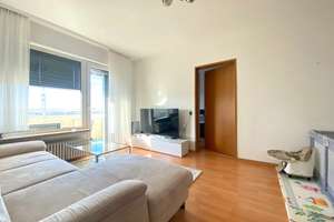 Ansprechende, zentral gelegene 2-Zimmer-Wohnung mit großem Westbalkon und Fernsicht in Zuffenhausen – Die vollständige Adresse der Immobilie erhältst du vom Anbieter., 70437 Rot, Stuttgart – Vorschaubild 3
