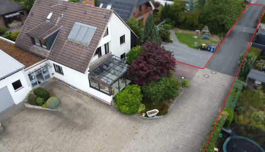 Bild von Großzügiges Einfamilienhaus mit Halle