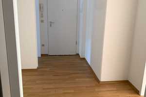 Exklusive  Erdgeschoss Wohnung mit 2 Terrassen.Keine Mieterhöhung bis zum Jahr 2030. – München – Vorschaubild 2