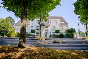 Moderne Maisonettewohnung mit Terrasse und TG-Stellplatz in begehrter Lage (provisionsfrei) – Südallee 99, 40493 Benrath, Düsseldorf – Vorschaubild 2