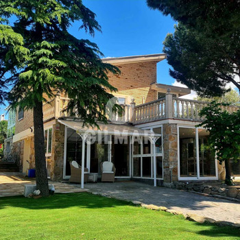 Wir präsentieren Ihnen dieses außergewöhnliche Einfamilienhaus in Olivar del Mirabal, einer der pres