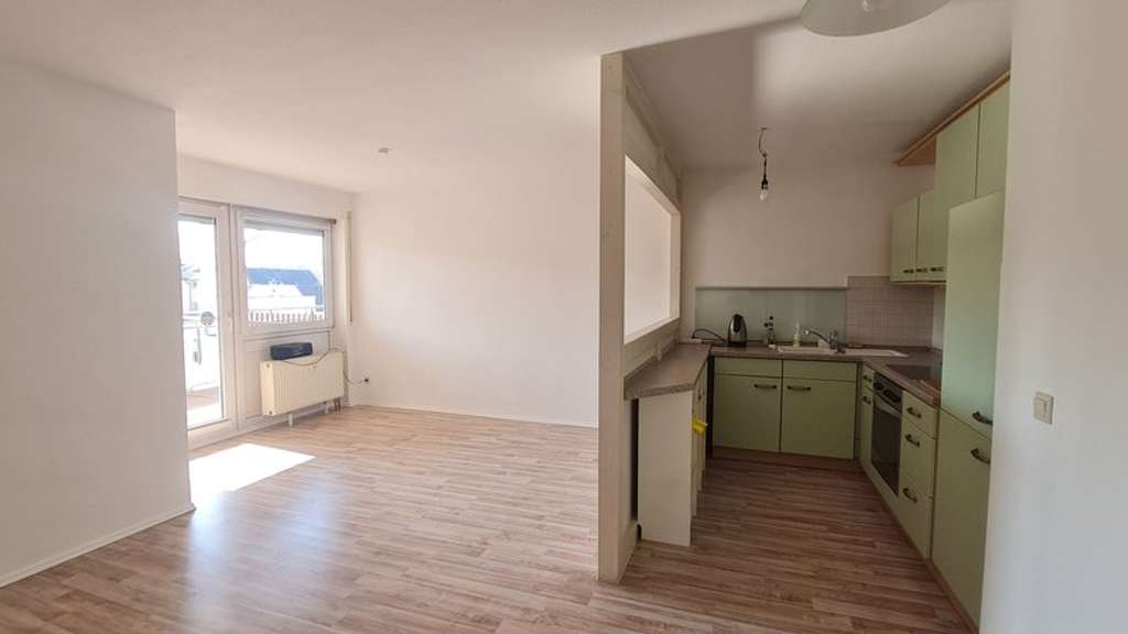 Immobilie in Limbach-Oberfrohna - Genießen Sie den Ausblick ... Schöne DG-Wohnung mit Balkon u. TG! - Bild 2