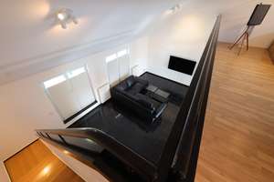 Großzügige 2-Zimmer-Maisonette mit Galerie, 2 Balkonen, Einbauküche & Tiefgarage