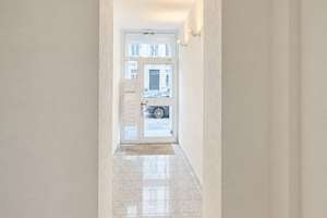 Lichtdurchflutete 2-Zimmer-Altbauwohnung in einer der beliebtesten Lagen Düsseldorfs – Die vollständige Adresse der Immobilie erhältst du vom Anbieter., 40219 Stadtmitte, Düsseldorf – Vorschaubild 4