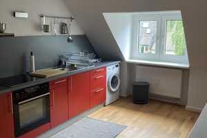 Ruhige Dachgeschoß-Wohnung mit EBK in bester Lage von Rüttenscheid  - Ideal für Singles oder Paare – Von-Einem-Strasse 13, 45130 Essen – Vorschaubild 3