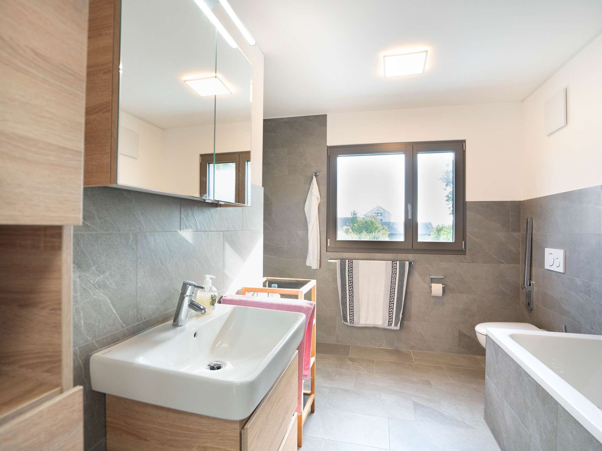 Immobilie in Wolfegg - Penthousewohnung mit Dachterrasse und Blick ins Grüne + TG-Platz und Außenstellplatz - Bild 2