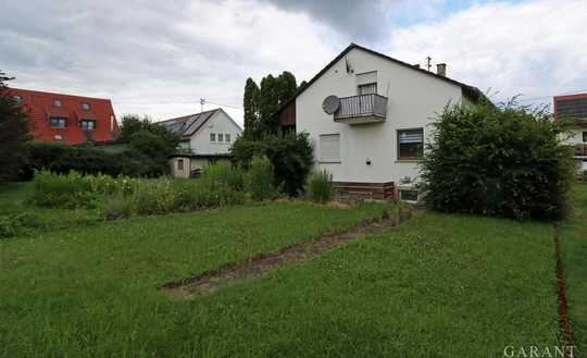 Viel Platz * Großer sonniger, Garten * Gute Bausubstanz für Bastler / Handwerker! * Sofort frei!