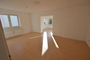 Rendite 4% ! Mehrfamilienhaus mit 4 Wohnungen und Balkonen, Dachterrasse in Regensburg Südost – Die vollständige Adresse der Immobilie erhältst du vom Anbieter., 93053 Kasernenviertel, Regensburg – Vorschaubild 10