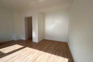 Lichtdurchflutete, frisch renovierte 1-Zimmer-Wohnung mit Balkon – von privat – 70619 Stuttgart – Vorschaubild 6
