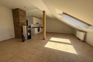 Helle 2Zi Whg mit EBK und Loggia / Bright 2 room  top floor apartment w Loggia