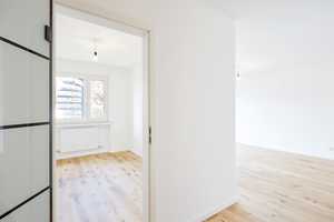 Hochwertig modernisiertes Zuhause mit Sonnenbalkon und Tiefgarage – Düsseldorf – Vorschaubild 11