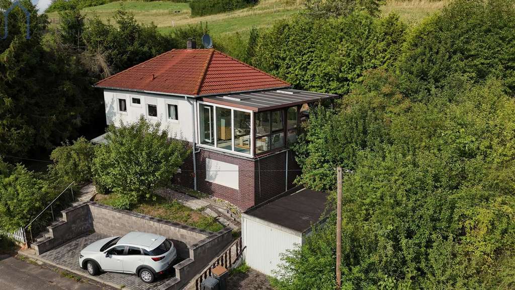 Immobilie in Alheim - Saniertes Ein- bis Zweifamilienhaus mit traumhaftem Wintergarten - Bild 2