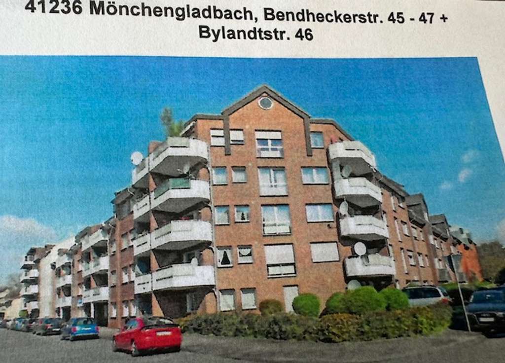 3 Moderne Mehrfamilienhäuser Bj. 2000