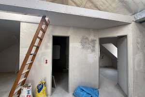 Modernisierte Dachgeschosswohnung mit neuer Einbauküche in top Lage! – Die vollständige Adresse der Immobilie erhältst du vom Anbieter., 55118 Neustadt, Mainz – Vorschaubild 2