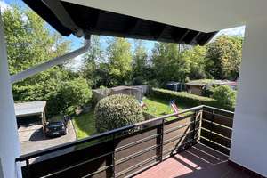 Gut geschnittene 3-Zi.-Whg. in angenehmer Wohnlage mit 82 qm Wfl. € 930.-+ UKt im 6 Familienhaus.