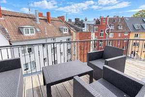 Wohnen mit Weitblick – 2-Zimmer-Dachgeschosswohnung mit eigener Terrasse , WG-geeignet