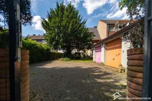 Großzügiges Mehrgenerationenhaus mit 3 Wohneinheiten, Pool, Sauna und 3 Garagen – Die vollständige Adresse der Immobilie erhältst du vom Anbieter., 46049 Lirich-Nord, Oberhausen – Vorschaubild 2