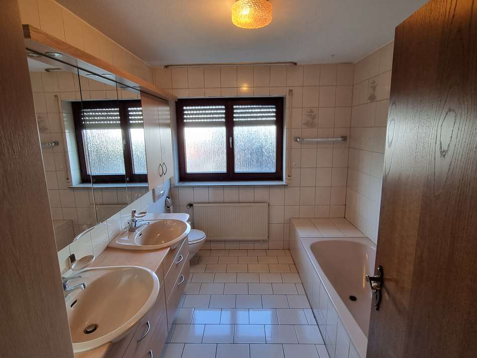 ... Badezimmer im  EG