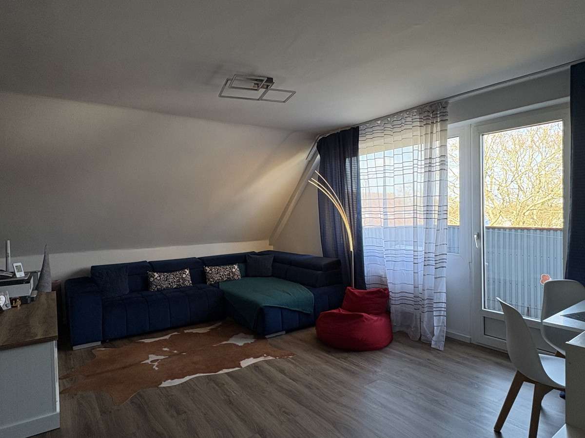 Immobilie in Bad Nenndorf - KARSTEN IMMOBILIEN ermöglicht Ihnen: Moderne DG-Wohnung mit großem Balkon und Top-Ausstattung - Bild 3