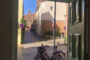 MÖBLIERTES WOHNEN AUF LÜBECKS ALTSTADTINSEL DIREKT AN DER WAKENITZMAUER AM ALTEN STADTTOR – Wakenitzmauer 1, 23552 Innenstadt, Lübeck – Vorschaubild 4
