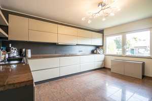 Großzügiger Souterrain-Bungalow mit Pool in Feldrandlage – Neuss (Rhein-Kreis) – Vorschaubild 7