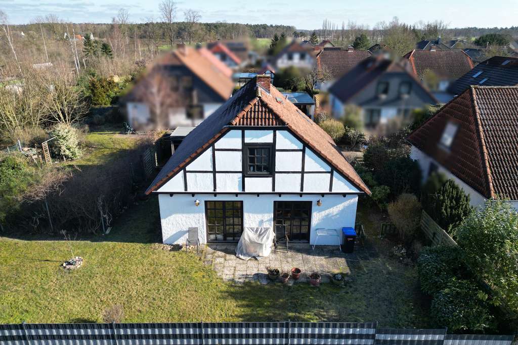 Immobilie in Edemissen - Charmantes Einfamilienhaus mit Terrasse, Kamin und Carport – viel Potenzial in ruhiger Lage - Bild 1